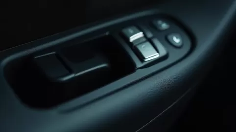 Jak zablokować drzwi od środka w samochodzie